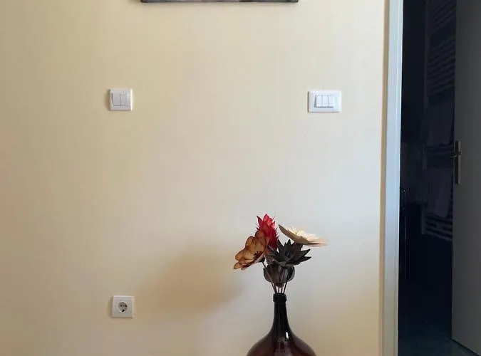 Dinka アパート フヴァル