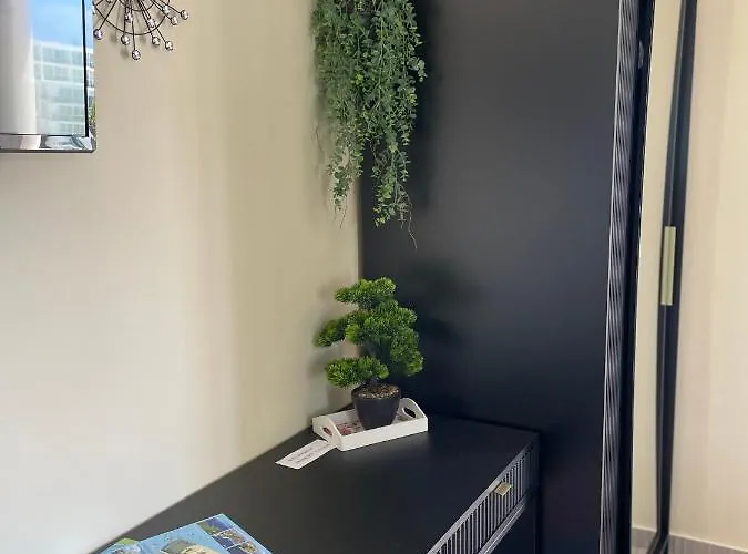 Dinka アパート フヴァル