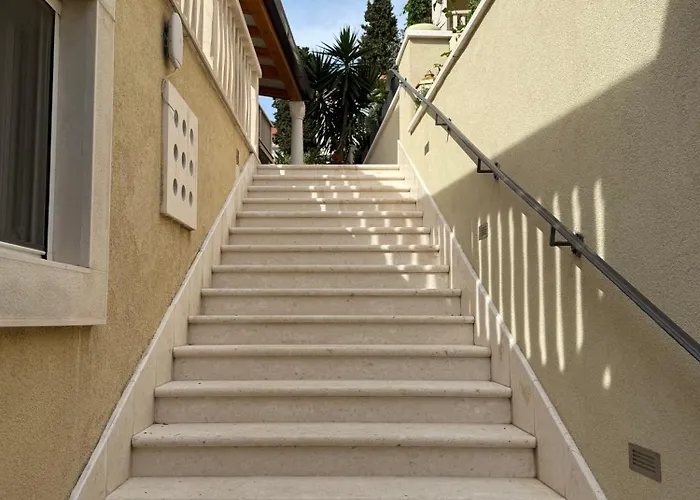 Dinka アパート *