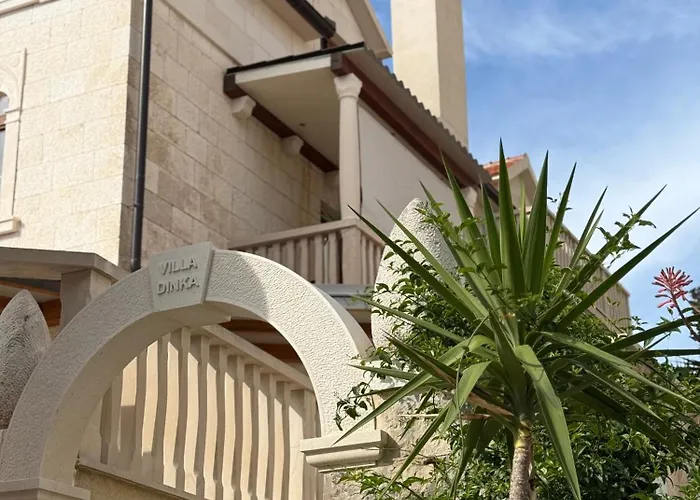 Dinka アパート フヴァル