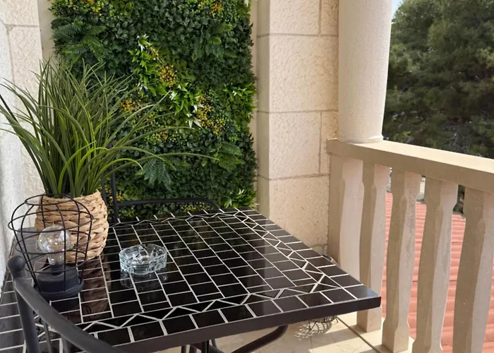 アパート Dinka フヴァル