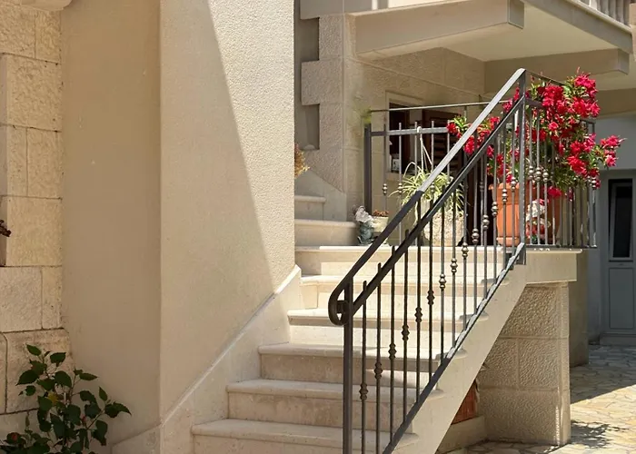 アパート Dinka フヴァル