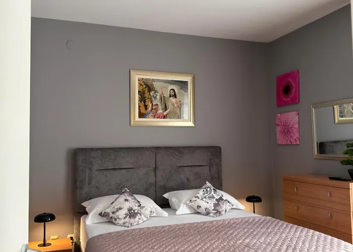 Dinka アパート フヴァル