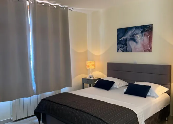 アパート Dinka フヴァル